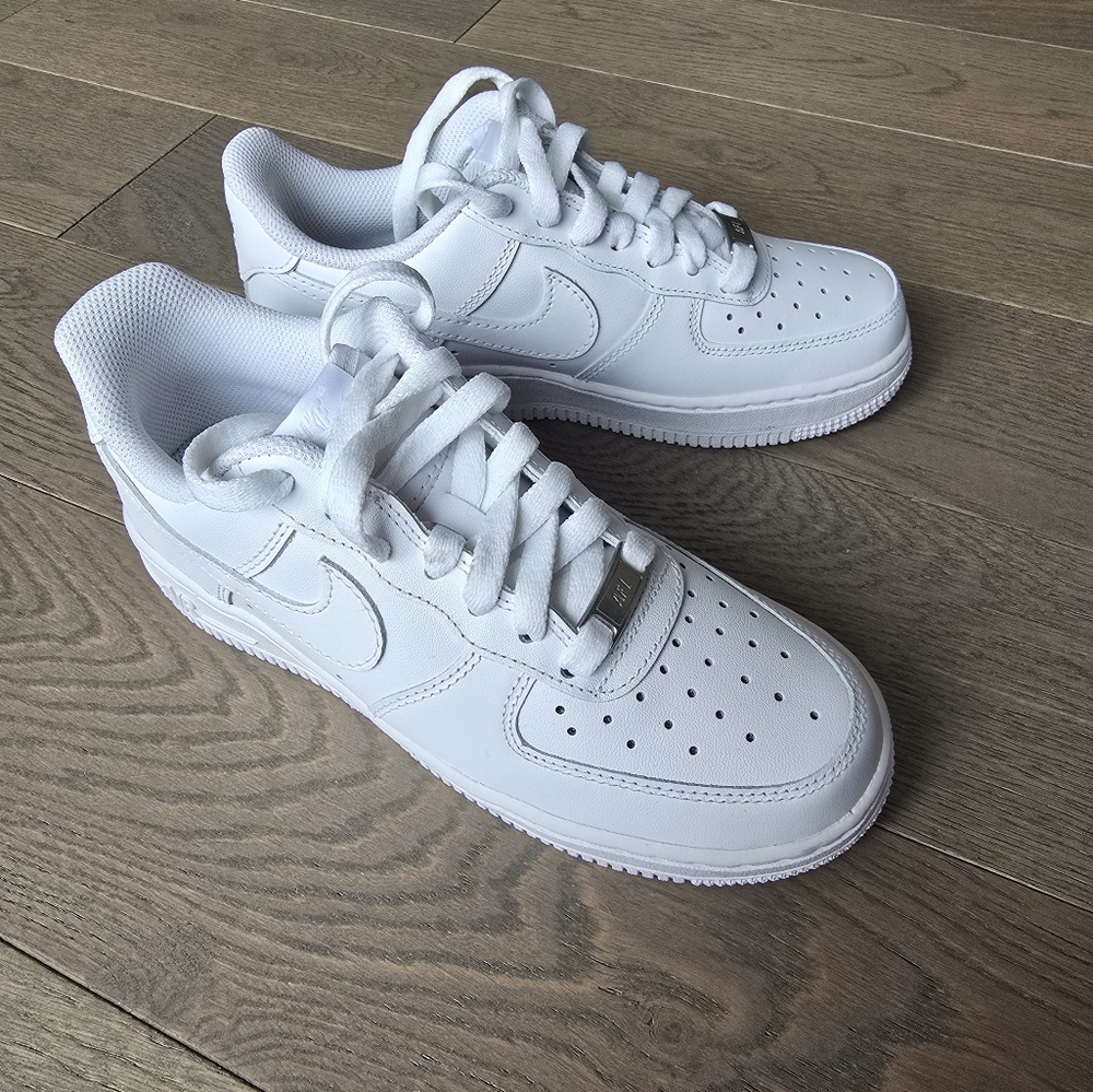 Nike Air Force 1 - White Sneakers Classic Low-Top Design